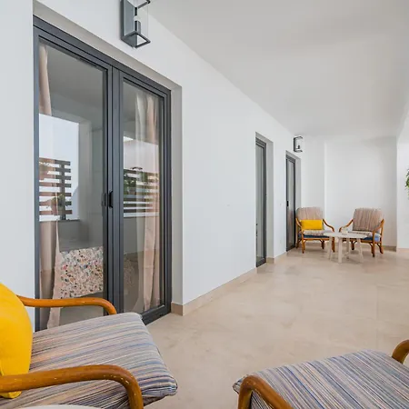 Cana Ferrera Apartman *